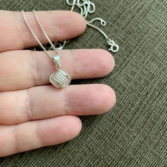 Sterling silver love knot necklace - Picture 7 of 9